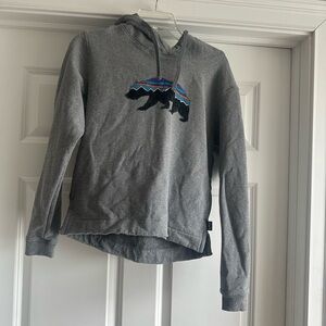 Patagonia women’s uprisal hoodie near logo small